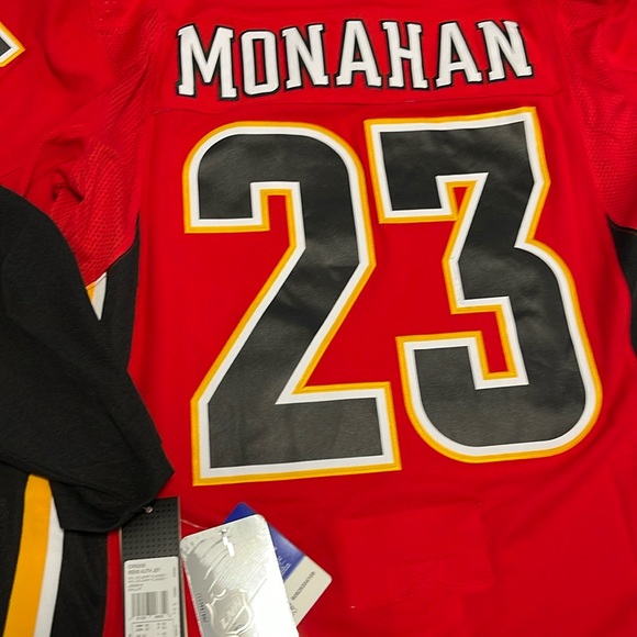 Calgary Flames Jersey Adidas Monahan size 50 with fight strap (NWT) - Picture 4 of 11